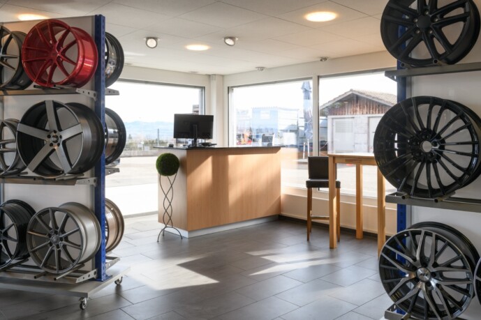 Showroom Pneuhaus Wädi AG Pneuhaus Wädi AG